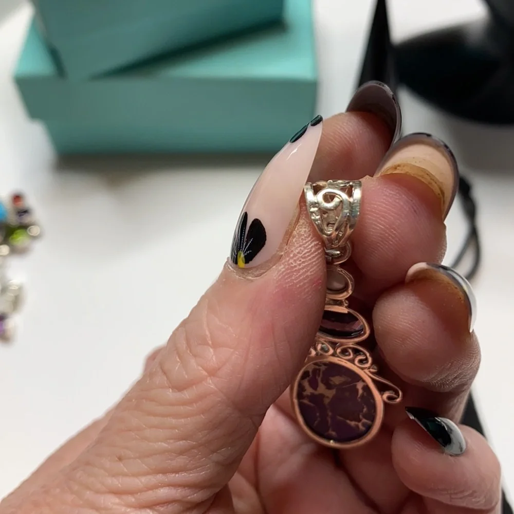 A beautiful Purple Copper Turquoise with an Amethyst gemstone - Picture 3 of 4